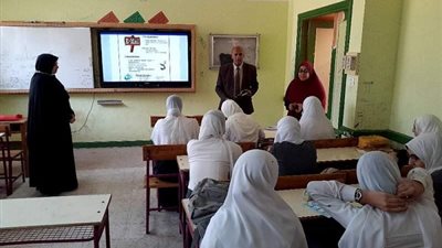 التعليم تحيل عددا من الموجهين والمعلمين للشئون القانونية