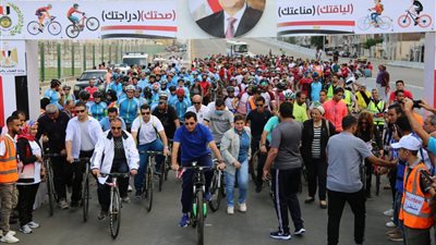 من محور المحمودية للبشاير.. وزير الرياضة يقود ماراثون للدراجات الهوائية بالإسكندرية