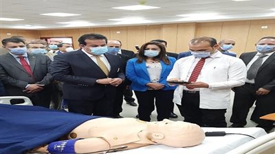 وزير التعليم العالي يفتتح عدة مشروعات بجامعة دمياط ويطمئن على انتظام سير العملية التعليمية