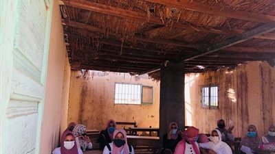 اول تعليق من التعليم بشأن صور لمدرسة ثانوية بالشرقية سقفها من القش