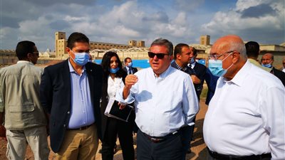 وزير قطاع الأعمال العام يتفقد أعمال إنشاء أكبر مصنع غزل في العالم 