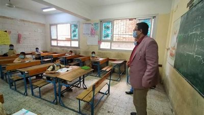 وكيل تعليم الغربية يقوم بجولة لمتابعة عددٍ من مدارس إدارة غرب طنطا للاطمئنان على انتظام الدراسة