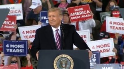 ترامب: هيلارى كلينتون مجرمة وكان يجب أن 