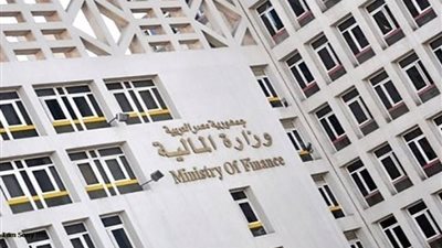 وزارة المالية تستعرض حزمة المزايا المالية لـ 2 مليون معلم