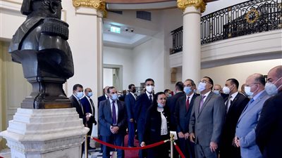 رئيس الوزراء يتفقد أعمال تطوير مبنى متحف البريد المصري التاريخي بالعتبة