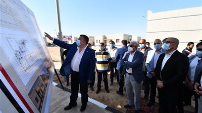 وزير الإسكان ومحافظ جنوب سيناء يواصلان جولتهما ويتفقدان محطة تحلية نبق بشرم الشيخ