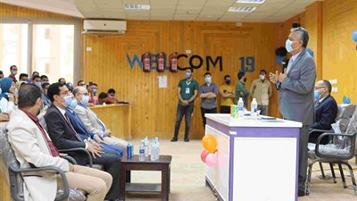 رئيس جامعة جنوب الوادى يشهد حفل استقبال الطلاب الجدد بكلية الطب