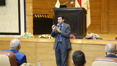 وزير الشباب والرياضة يفتتح مؤتمر 