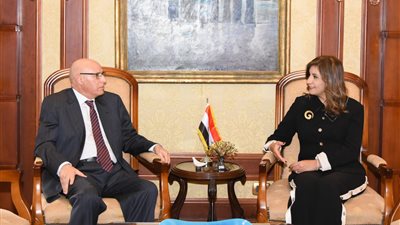 وزيرة الهجرة تستقبل الأمين العام المساعد للجامعة العربية 