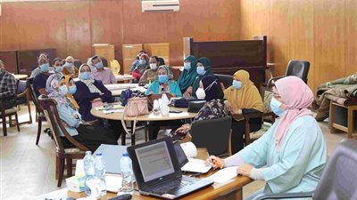 ختام الدورة التدريبية الثانية الخاصة باستيفاء معايير الاعتماد بجامعة جنوب الوادى