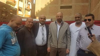 النائب حسام المندوه الحسينى يطمئن على مواطن احترق بيته وتوفى ولديه بصفط اللين.. فيديو