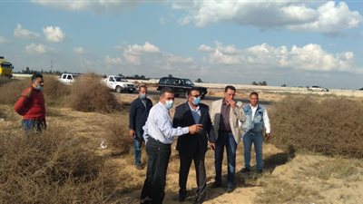  مجدي يوسف يتفقد سير العمل بالمنطقة الصناعية بمدينة النوبارية الجديدة