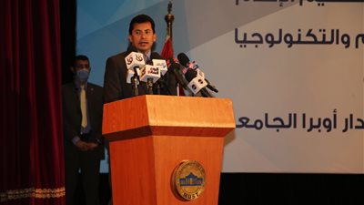  صبحي في حوار مع شباب جامعة مصر للعلوم والتكنولوجيا لندوة 