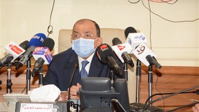 وزير التنمية المحلية يتفقد غرفة عمليات الوزارة لمتابعة سير انتخابات مجلس النواب بمحافظات المرحلة الأولي 