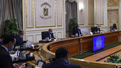 رئيس الوزراء يتابع مشروع إنشاء مجمع الخدمات الحكومية بكل محافظة تنفيذاً لتكليفات الرئيس