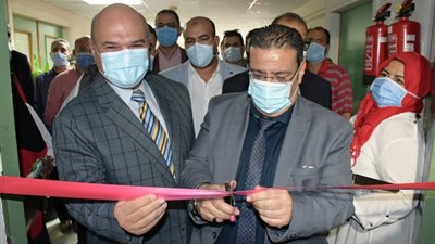 رئيس قناة السويس يفتتح معمل كوفيد19 وتجديدات قسم الباطنة بالمستشفيات الجامعية 