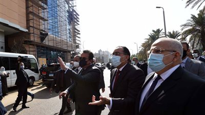 رئيس الوزراء يتفقد أعمال إعادة تأهيل مباني المعهد القومي للأورام وتطوير خدماته