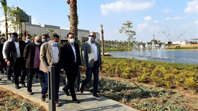 بالصور.. رئيس الوزراء يُتابع من الموقع أعمال تطوير سُور مجرى العيون وبُحيرة عين الصيرة