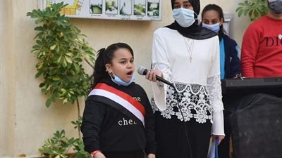 محافظ بورسعيد يشهد طابور الصباح بمدرسة الراهبات الفرنسيسكان.. ويشيد بالاجراءات الاحترازية والوقائية بالمدرسة 