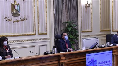 رئيس الوزراء يستكمل مناقشة برنامج الإصلاحات الهيكلية ذات الأولوية للاقتصاد المصرى
