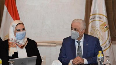 طارق شوقى ونفين القباج يناقشان تنفيذ توجيهات الرئيس السيسى لدعم التعليم