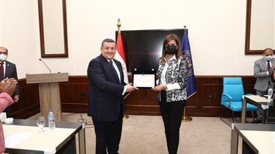 وزيرة الهجرة تلقي محاضرة للصحفيين السودانيين المتدربين بوزارة الدولة للإعلام