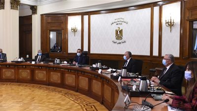رئيس الوزراء يتابع موقف تنفيذ مشروعات شركة 