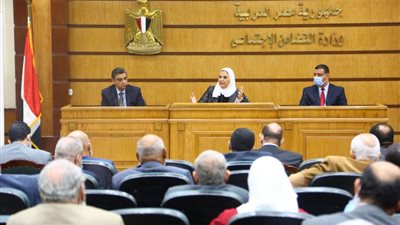 وزيرة التضامن الاجتماعي تجتمع مع هيئة الشراء الموحد والجمعيات الأهلية العاملة في مجال الخدمات الطبية