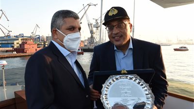   رئيس الوزراء يتفقد ترسانة بورسعيد البحرية ويتابع بناء القاطرات الجديدة