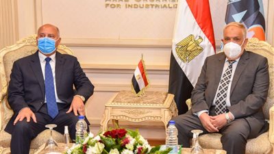 وزير النقل يلتقي رئيس الهيئة العربية للتصنيع لمتابعة المشروعات المشتركة في مجال الوحدات المتحركة