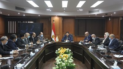 وزير الشباب والرياضة يجتمع باللجنة العليا لليد للوقوف على اخر الاستعدادات للبطولة