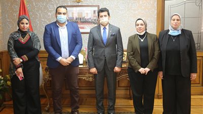 وزير الشباب والرياضة يناقش مشروع تطوير التفكير العلمي للنشء والشباب