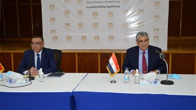 اجتماع وزيرى الكهرباء المصرى والعراق مع ممثلى الشركات المصرية العاملة فى مجال الكهرباء والطاقة المتجددة 