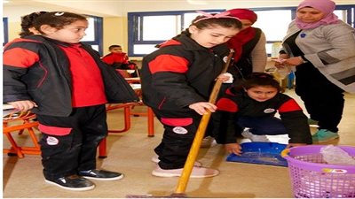 التعليم تحقق فى فيديو متداول بشأن اجبار الطلاب على كنس الفصول