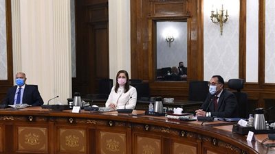 رئيس الوزراء يبحث آليات تسوية مديونيات هيئة السكة الحديد