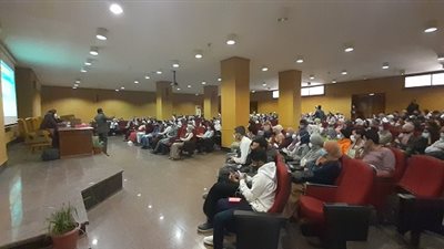 ألسن عين شمس تنظم ندوة بعنوان الثقة بالنفس ومقومات سوق العمل