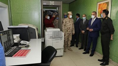 محافظ سوهاج يتفقد المستشفى العسكري ومركز القوات المسلحة لعلاج الأورام