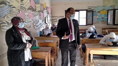 وكيل تعليم الفيوم يتابع الامتحان التدريبي للصف الأول الثانوى العام