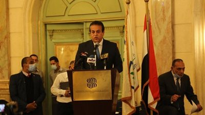 عبدالغفار يشهد احتفال مؤسسة فريد خميس لتنمية المجتمع بتكريم أوائل الثانوية العامة