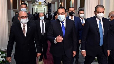 بالصور.. رئيس الوزراء يتفقد أعمال تطوير مجمع محاكم عابدين