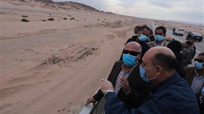 بالصور.. وزير النقل يتفقد مسار مشروع إعادة تأهيل خط سكة حديد قنا/ سفاجا /أبو طرطور ومده الى الغردقة