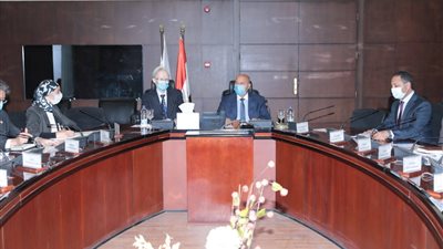 وزير النقل يبحث مع السفير الياباني بالقاهرة اعادة تأهيل 35 قطاراً  بالاسطول الحالي للخط الثاني لمترو الانفاق