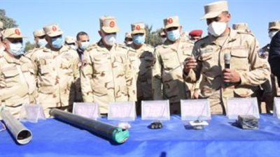 الفريق محمد فريد يتفقد معسكر إعداد وتأهيل مقاتلى الجيش الثانى بشمال سيناء