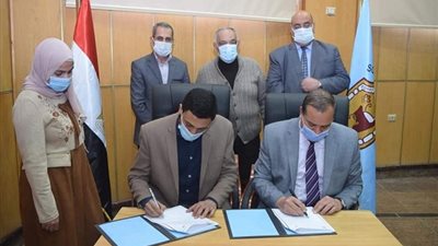 جامعة سوهاج تتعاقد مع الفرق الفائزة في برنامج الحاضنات التكنولوجية