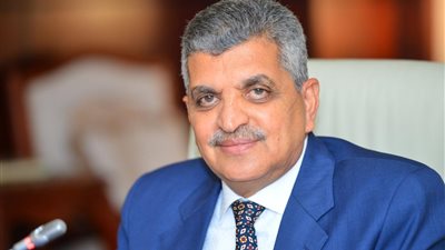 الفريق أسامة ربيع يُصدر قرارًا بتثبيت رسوم عبور السفن للقناة خلال عام 2021  