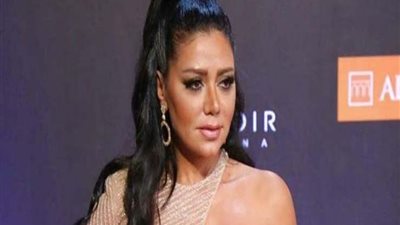 رانيا يوسف تشعل السوشيال ميديا: من امتى المصريات يرتدين الحجاب