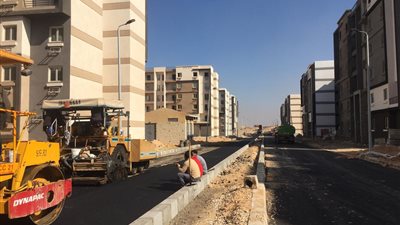 رئيس جهاز تنمية مدينة 6 أكتوبر: بدء أعمال رصف طريق شمال المطار بمدينة 6 أكتوبر الجديدة
