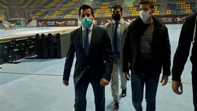 استعدادا لبطولة العالم لليد....وزير الرياضة يقوم بجولة تفقدية في صالة السادس من اكتوبر