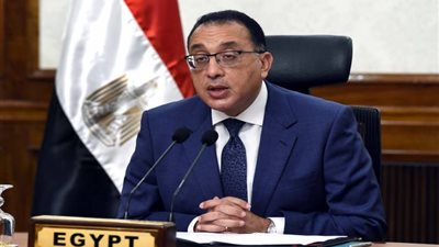 عاجل| رئيس مجلس الوزراء يصدر تكليفات جديدة بشأن تخفيض أعداد الموظفين في الوزارات والمحافظات والجهات الحكومية
