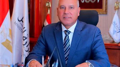 زير النقل يتابع الأعمال  النهائية  للمرحلة الأولى وأعمال تنفيذ المرحلة الثانية من طريق  الصعيد الصحراوي الغربي 